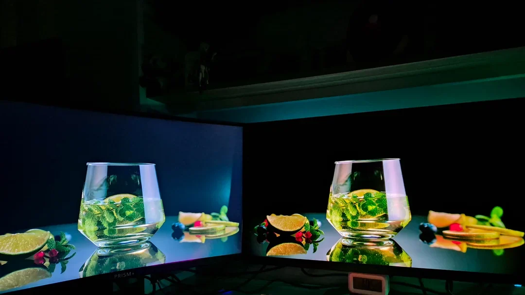 So sánh màn hình LCD với QD-OLED có màu đen sâu và độ tương phản cao hơn rõ rệt
